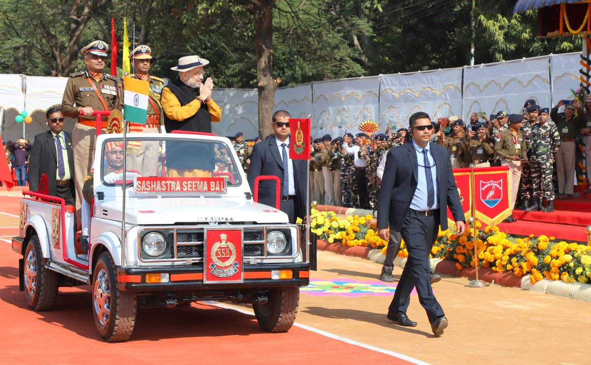 AmitShah's tweet photo. The @SSB_INDIA has contributed profusely to the flame of Bharat's power with its valiance, endurance and sacrifices. Their efforts to make Bharat a security bulwark fulfilling PM Shri @narendramodi Ji's vision are commendable.

Today at 60th Raising Day ceremony of the SSB, inaugurated schemes worth ₹226 crore related to the SSB to further fortify the force. Also unveiled an E-Smarika of the SSB.