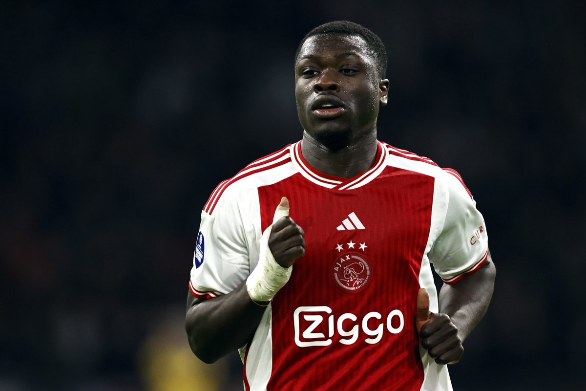 Ten Hag has the idea to sign Brian Brobbey for #mufc this month. United and the player highly appreciate each other. Ajax do not want to sell him now but it will be a topic again in the summer if Ten Hag stays. [@Plettigoal]