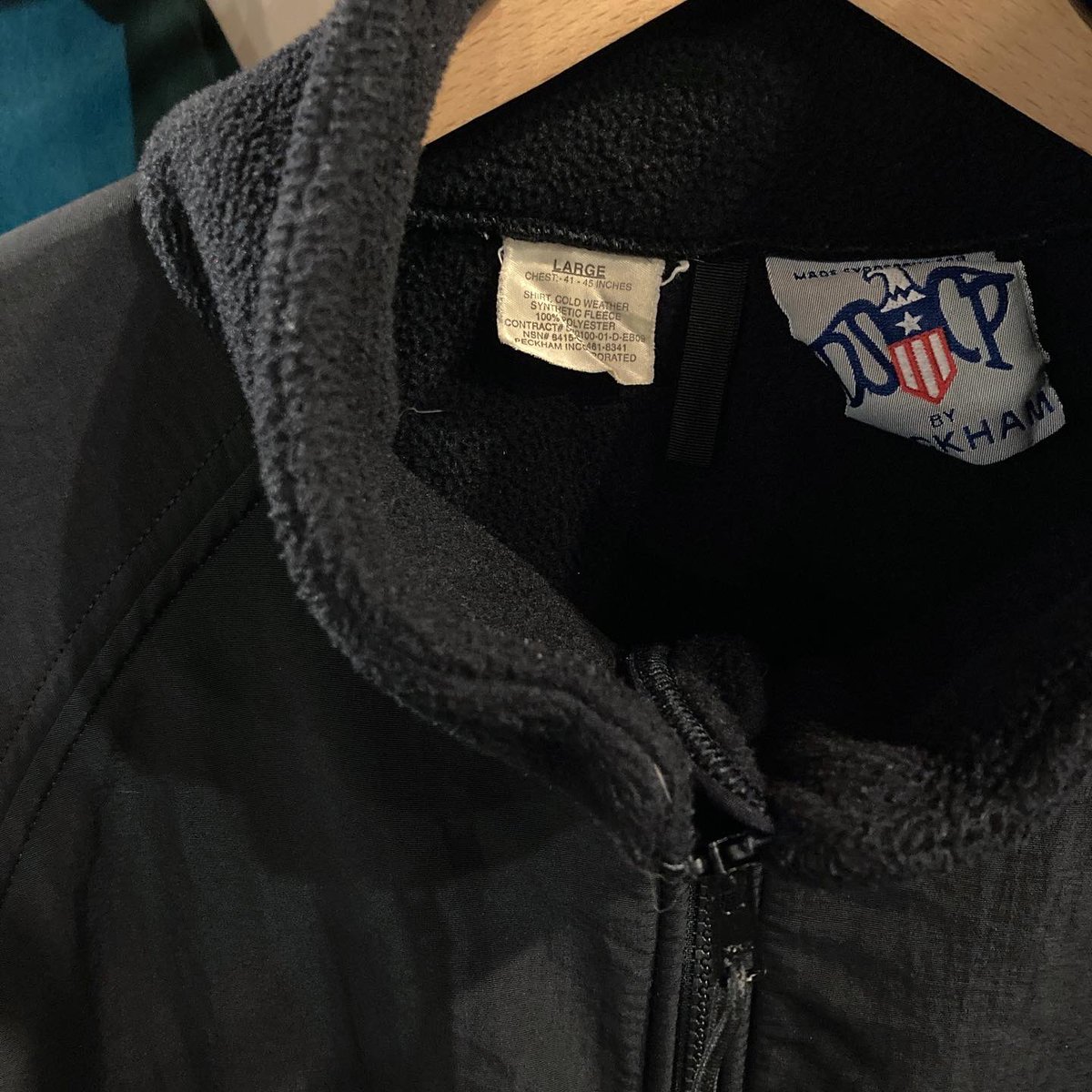 sunflower20107's tweet image. -
U.S.ミリタリー  ECWCS GEN2 フリースジャケット
sizeL表記 7,990円
-
こちらも状態までこだわると中々入荷の少ないアイテムです！
シンプルで使いやすく保温性も抜群👍
-
#ECWCS  #甲府 #山梨 #Sunflower #山梨古着屋 #古着屋Sunflower #古着屋 #USA #Vintage #OLD #Mensvintage #Ladiesvintage