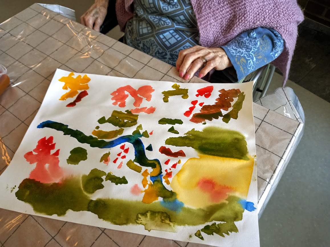 siaryfi's tweet photo. Art transforms nursing home life! 🎨 It's not just about painting; it's about sparking memories, creating joy, and boosting wellbeing. Art is more than expression; it's a shared journey towards happiness. 💕 #ArtForWellbeing #CulturOnPrescription #SIAry #seniorcare https://t.co/oOOKwCJRDp