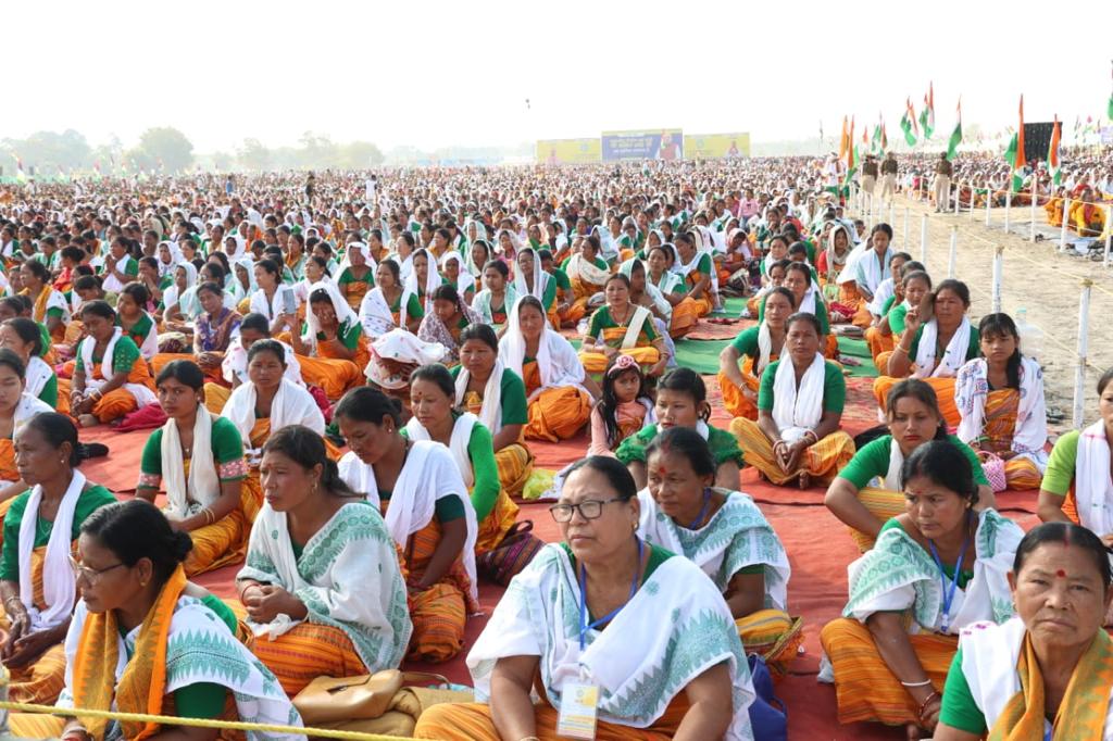 himantabiswa's tweet photo. जै बाथौ आर'ज। जै बोराइ बाथौ।

A sea of humanity joined Hon’ble Union Home Minister Shri @AmitShah ji to pray for Shanti and  Samriddhi at the 13th Triennial Conference of the All Bathou Mahasabha in Sonitpur. 

Bwrai Bathou represents the ancient faith of Assam’s Bodo Community and is rooted in preserving our Prakriti.