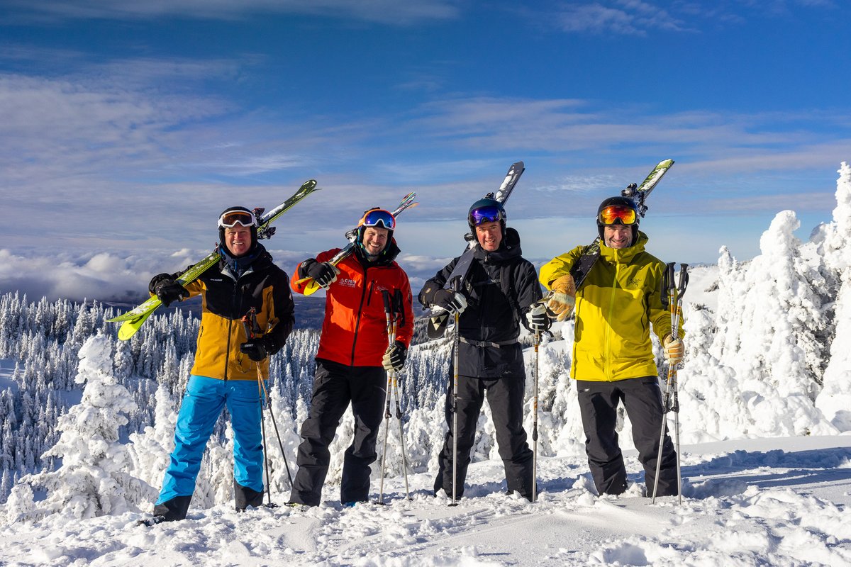 Here's a few snaps from a brilliant two days in Sun Peaks - a perfect way to overcome the jetlag & find our ski legs before the main event.

Stayed tuned to the @PurePowder channels for more photo & video content from the trip. 

📸@CameronRossHall /@HolmlandsMedia