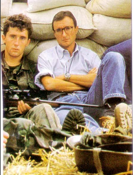 Rogorn's tweet image. Hace 30 años @perezreverte publicó en 'El Semanal' este reportaje sobre las tropas españolas en Bosnia: lareverteca.blogspot.com/1994/01/corazo… .