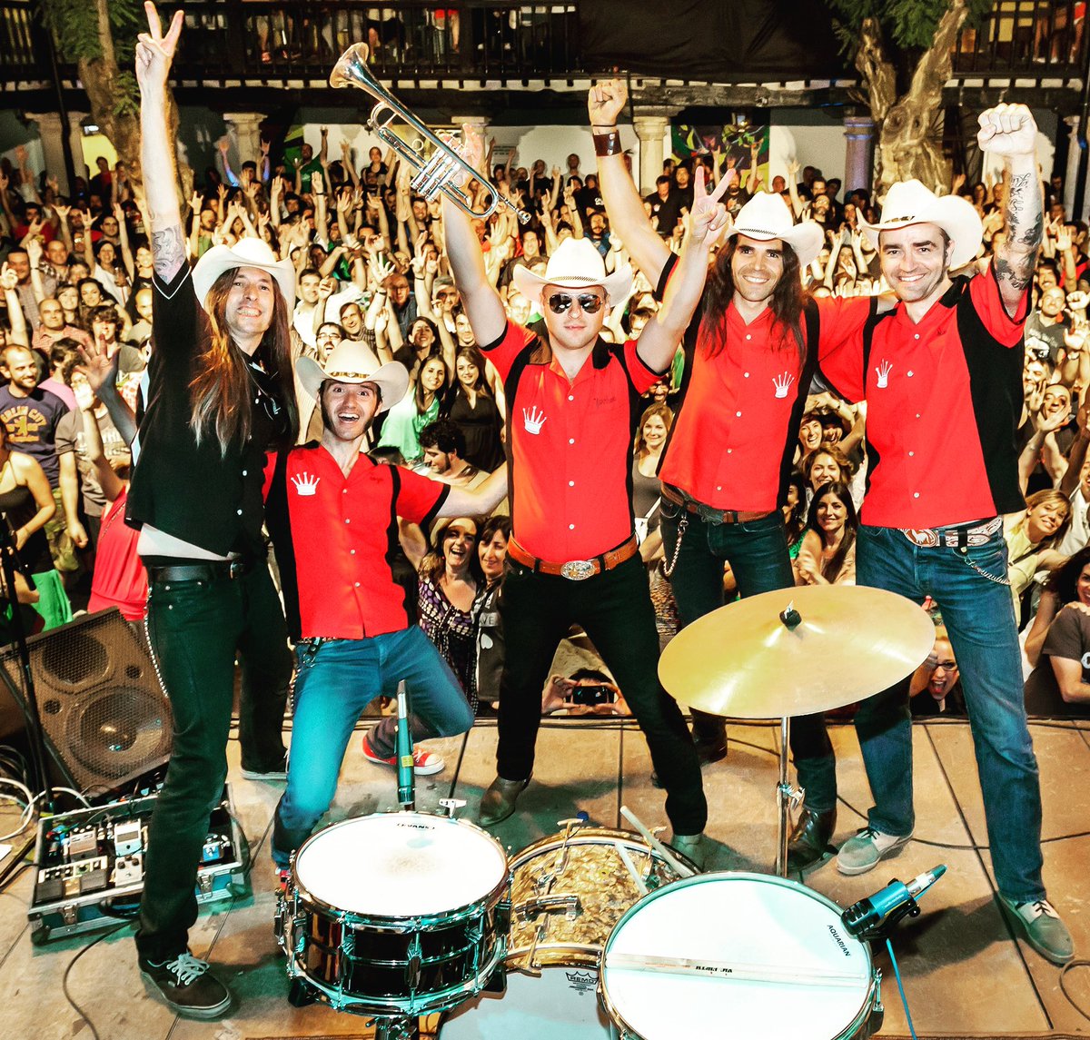 los coronas tweet media