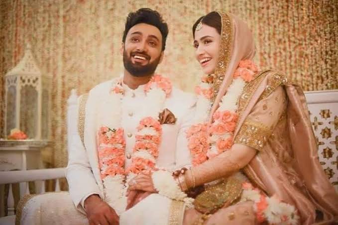 Malok_Shoujaat's tweet photo. Why are "Feminists" only targeting a "MAN" for cheating, why not the same rule for that "WOMAN" who also cheated with her husband? 

Why are double standards? Munafiqo ~ منافقو?

#ShoaibMalik | #SanaJaved | #UmairJaswal | #SaniaMirza https://t.co/XNzLSgjKW8
