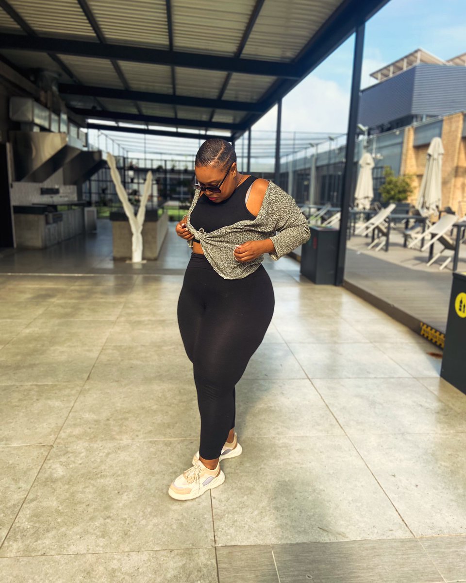 MevMbuts's tweet photo. Sanibonani enyakeni omusha 
🥳🥳🥳
It’s been a minute. https://t.co/eEkltjNAwR