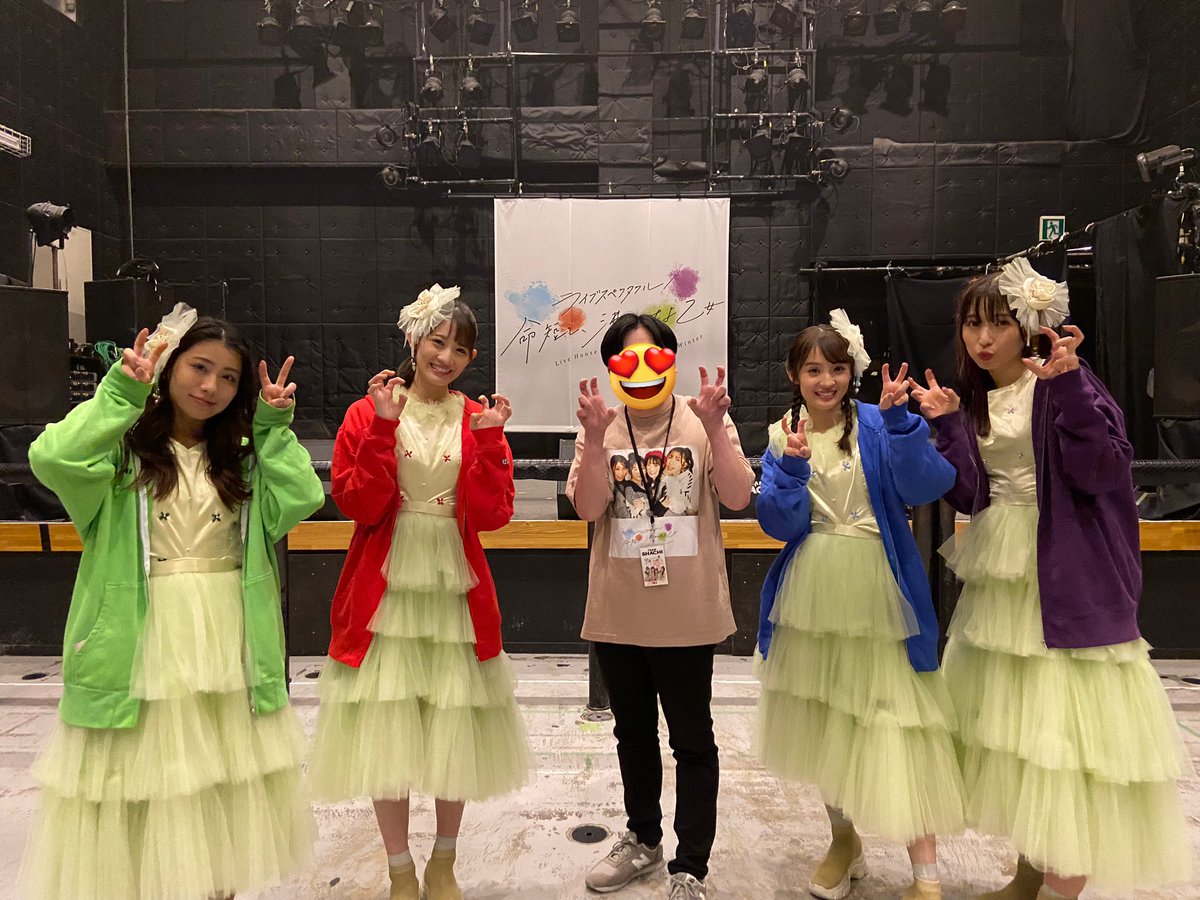teamshachi_bob's tweet photo. 異空間ツアー以来2度目ましてのグリーティング
前回は学部時代住んでた静岡、今回は生まれ育った地元浜松でした。
詳しいことはALTの書き連ねましたが、1番言いたかった事である浜松来てくれてありがとうの気持ちを伝えられました。シャチ最高！！！
#TEAMSHACHI 
#沸かせよ乙女ツアー https://t.co/hApMTUk2uo