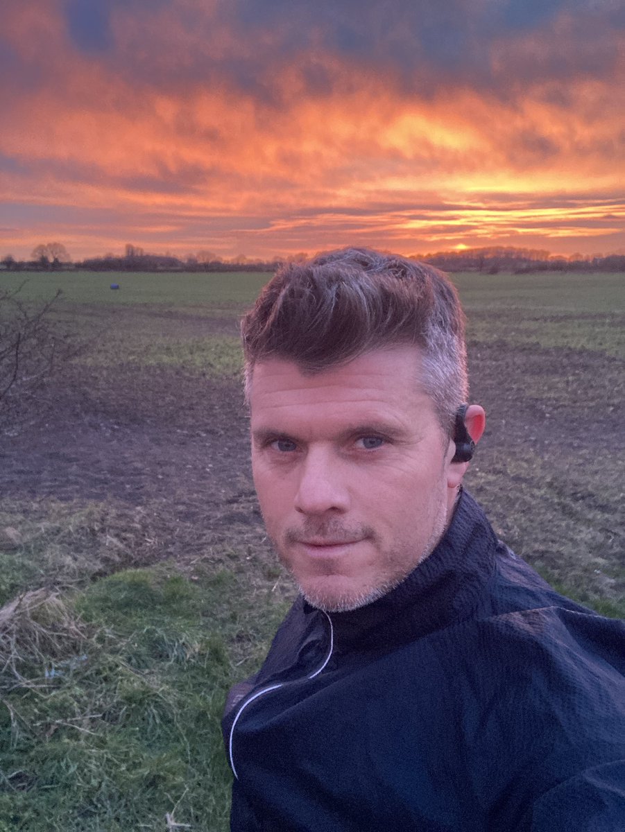 Sometimes you just have to stop and soak it all in..🌅 🏃🏻‍♂️