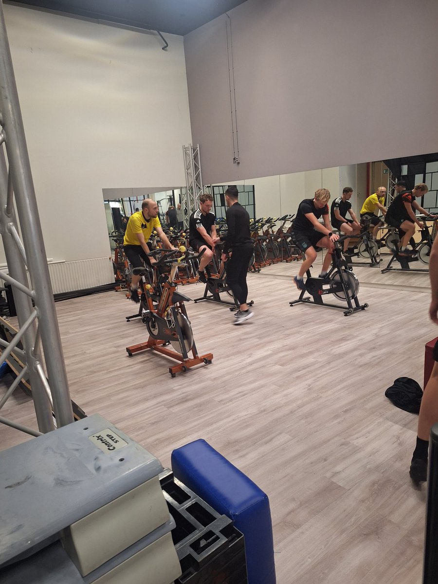 Aangezien onze competitiewedstrijd en schaduwwedstrijd niet door kunnen gaan. Hebben we een intensieve training onder leiding van <a href="/jarimooij/">Jari mooij</a>