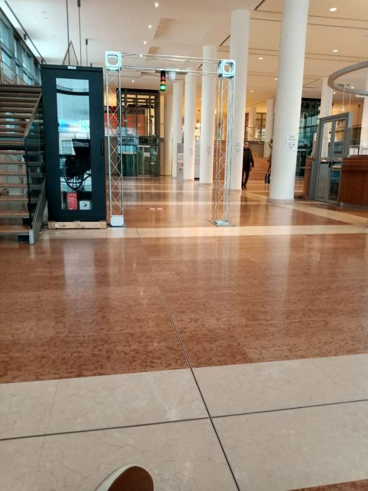 itsmeback_'s tweet photo. Ospedale Borgo Trento,Verona...
Installata postazione riconoscimento facciale.

Dobbiamo ribellarci perchè chi non si adegua non verrà curato.

👇👇👇 https://t.co/87kWwGQ2hV