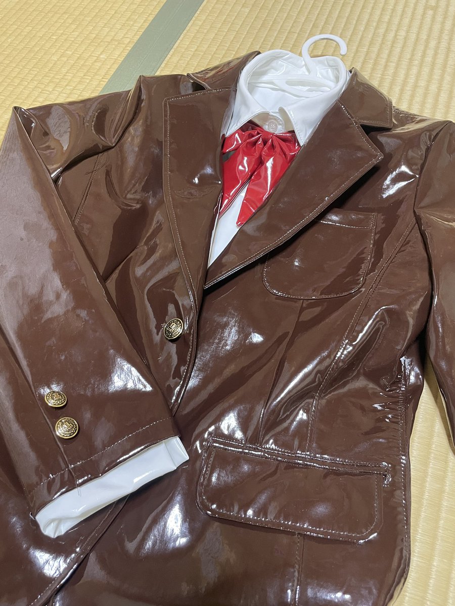 長らく放置していた制服を作り切りました。皆泣いて喜ぶ？Lサイズですよぉ。 昔愛用していたペッタペタのベッタベタな生地が手に入ったので作った一品です。