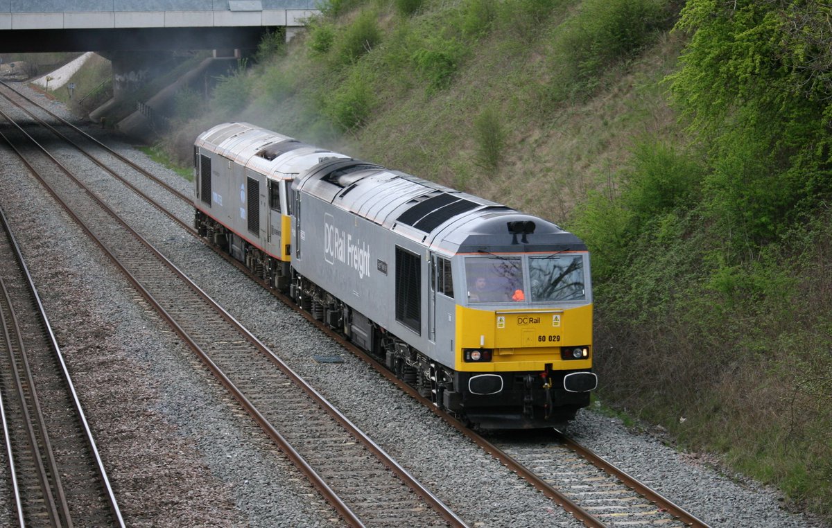 DJViles's tweet photo. @holtona72 @Bennybizzle1 @Andym13 @MrDeltic15 @thesatnav89 @WilsonBone @LeicRailAle170 @kingy69beard #sixtysaturday 60029 hauling 60099 from Toton to Leicester L.I.P 14.4.22
Hopefully 099 will be refurbished? https://t.co/MwCNYzlAUu
