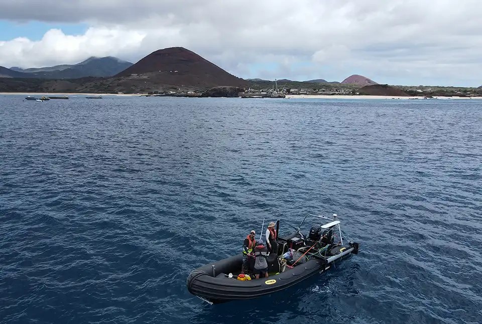 To mark the return of @BGSMarineGeo to @ascension_gov we're resharing the team's photo blog from their fieldtrip last year. Find out what life was like on the island, and see the unique landscape here: bgs.ac.uk/news/in-photos…