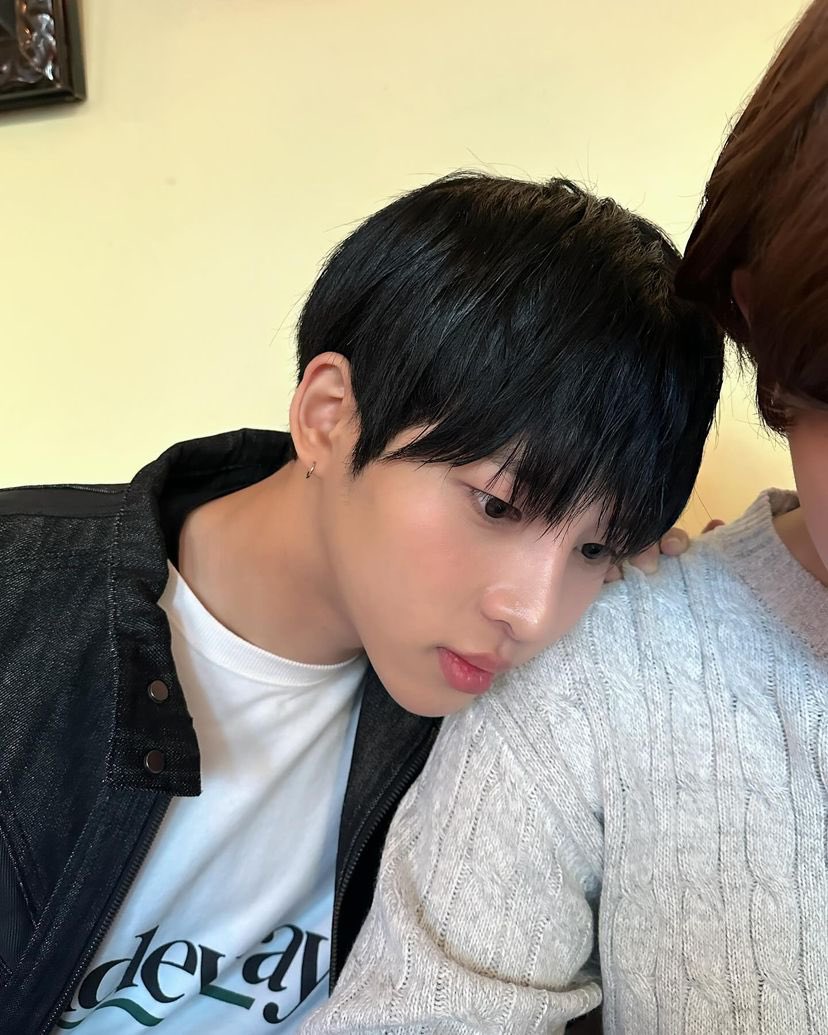 TookTik_TMY's tweet photo. 🫠🫠🫠🫠ใช่ ใช่มั้ยอ่า นั่นเขาใช่มั้ย🤭🤭🤭🤭ใช่แหละเนอะ😘😘
#ทูบิน #biniz #비니즈 #บินิจึ
🐱#HYUNBIN #현빈 🧡
🐶#JUNGBIN #정빈 🩵
💝#POW_GRID #파우 #POW https://t.co/kB96lpcFIk