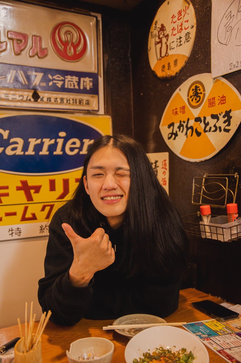 dqniii's tweet photo. #バンドマンポートレート

天満で撮ってきたんやけど天満めっちゃグッドプレイス
酒のイメージ言われてこの雑踏感と居酒屋で撮るってなったらしい

イメージそんな普段から酒に結びついてんの？

makeup:@Nem_trammer 
photo:@tani1047ri https://t.co/gbLcIsOKqB