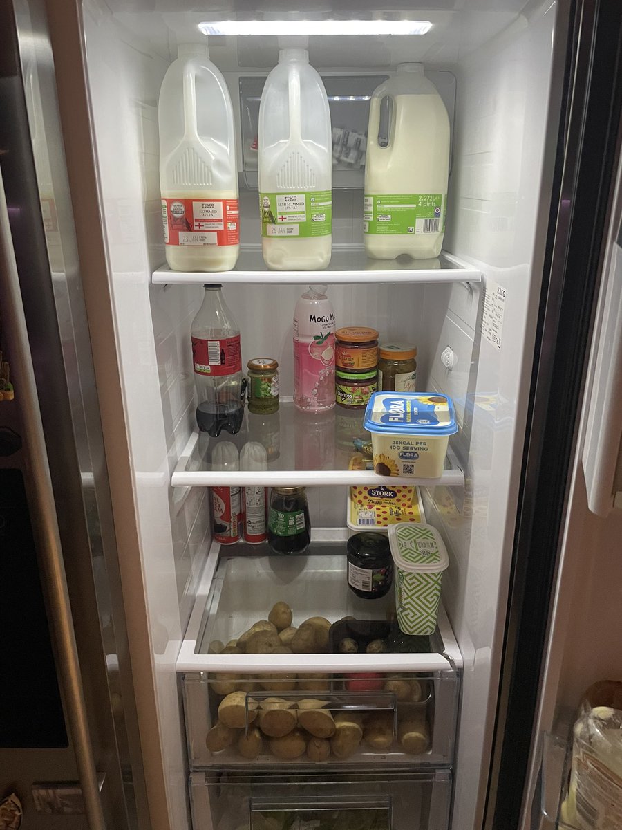 jack2_jarvis's tweet photo. i swear my parents just don’t eat now me and my siblings have all moved out… 
parents diet: spud https://t.co/WIQ7emtSkm