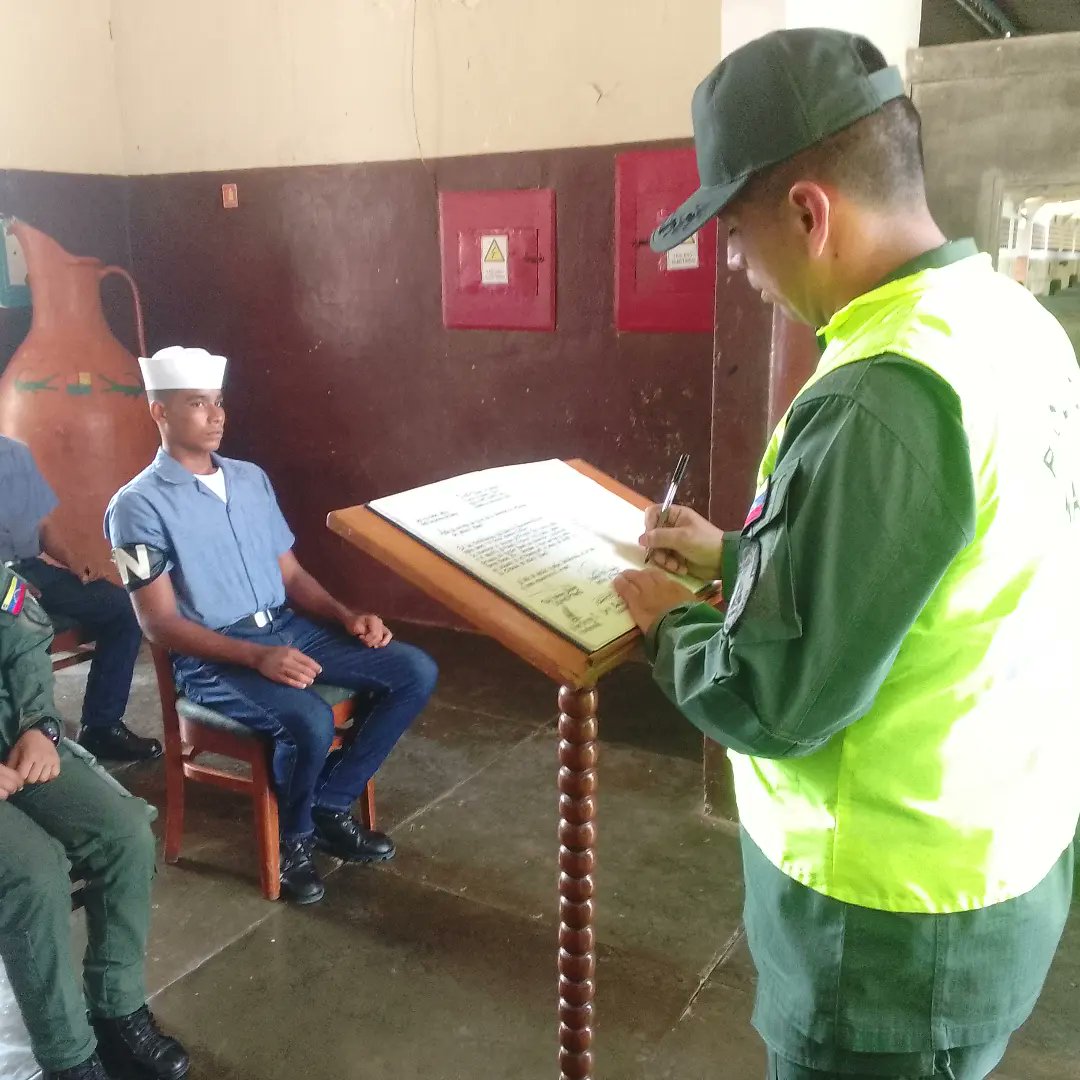 ESCUELAPOLICIA_'s tweet photo. En la sede de la Escuela de Policía Naval Núcleo Sucre 🚔🚨 Se efectuó Acto de Entrega de Cargo de la Dirección de esta casa de estudio. DISCIPLINA, LEY Y ORDEN https://t.co/67NYNGUvR2