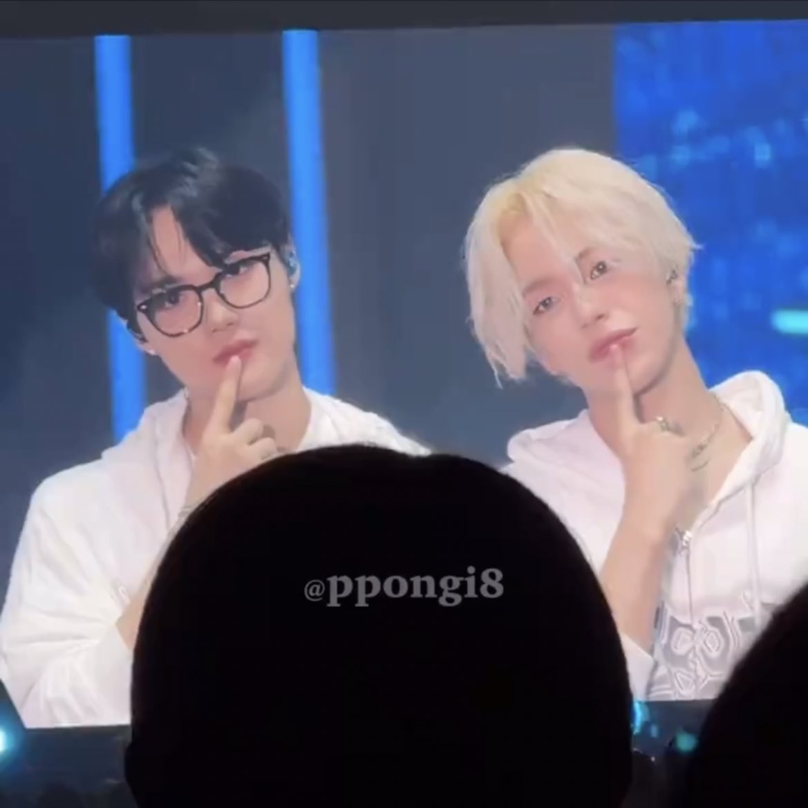 haJAEra_trsr's tweet photo. Its #Dohyuk season 🖤🤍

#YOONJAEHYUK #DOYOUNG #TREASURE   https://t.co/rXcoOUIotu