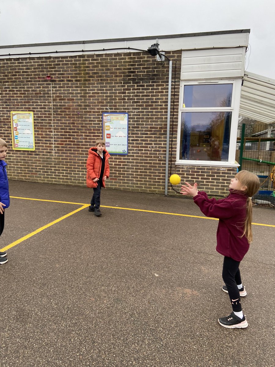 In PE we have been practicing getting into the ‘ready position’ and using underarm and overarm passes ✋