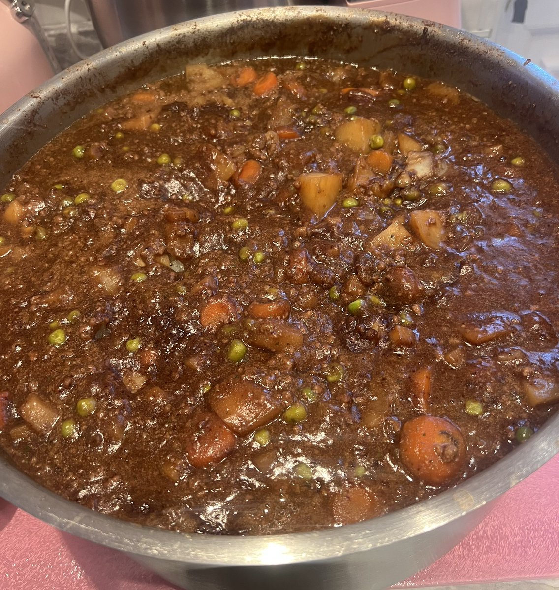 Tomorrow for all homeless lonely struggling  from 11.30. Minted mince stew cooked fresh Sunday morning . Please if come across any homeless please send for hot meal &amp; unlimited hot drinks  yorkies courtesy Trawleman <a href="/ActivePatriotUK/">Active Patriot</a> #LincsConnect  <a href="/GyHistoryClub/">Marco Lawless 🐟🐟🐟</a> @LincolnshireCF