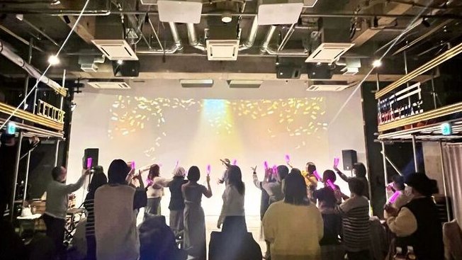 theatelsapporo's tweet image. 本日HIROKIさんのソロ1周年記念イベントがシアテル札幌で行われています！現在第2部、歌唱ライブ中🎤✨ #EverZOne #シアテル札幌 #ホワイエ #イベントスペース #すすきの #ホワイエ #巨大スクリーン