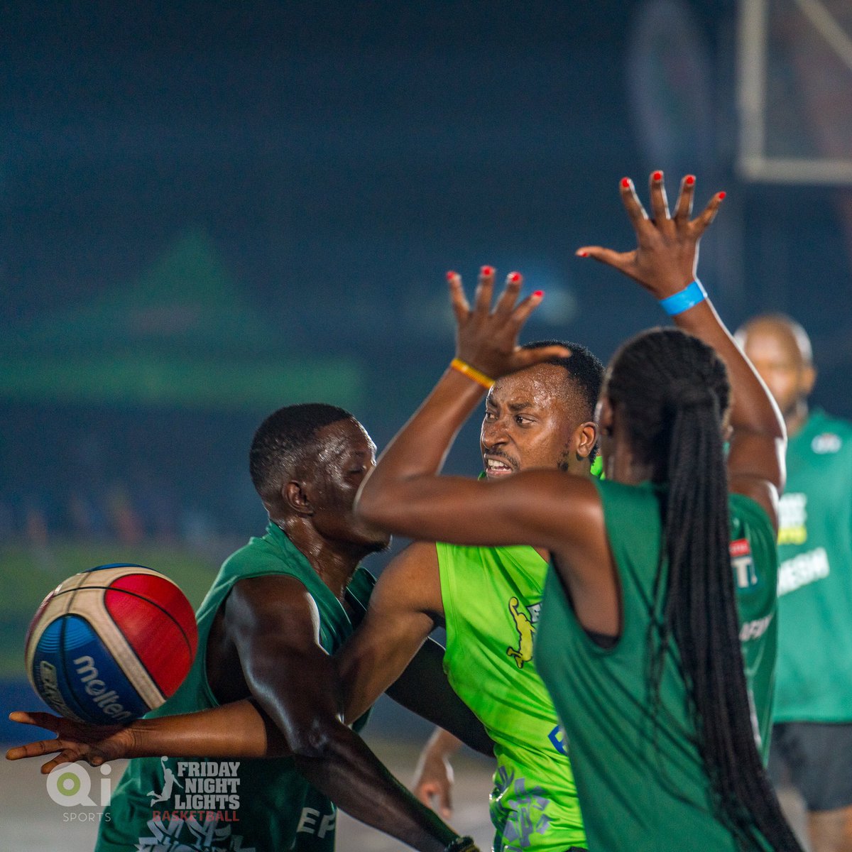 fnlbball's tweet image. Just incase you missed the fun action that happened at the Friday🏀Night 🚨Lights 🔥Grand 😎Finale 🚨
#fnlbasketball9
#weballing