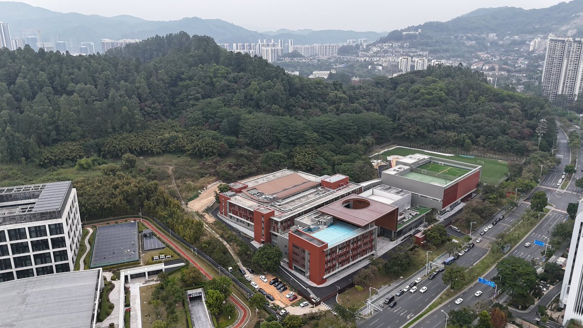 MrAlexEdTech's tweet image. Spending lunch with some homies flying my #DJI #MiniPro 4 and taking a look at @AISGZ’s neighborhood. #EdTechGZ