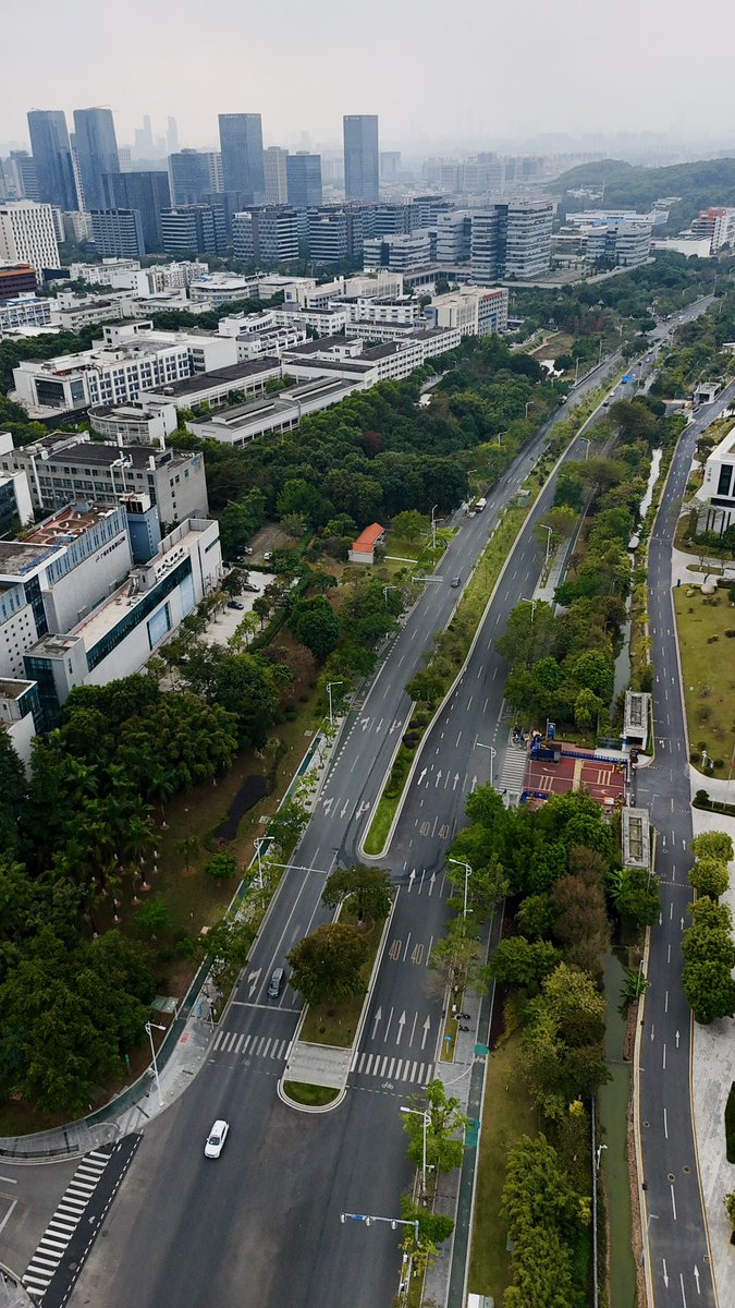 MrAlexEdTech's tweet image. Spending lunch with some homies flying my #DJI #MiniPro 4 and taking a look at @AISGZ’s neighborhood. #EdTechGZ