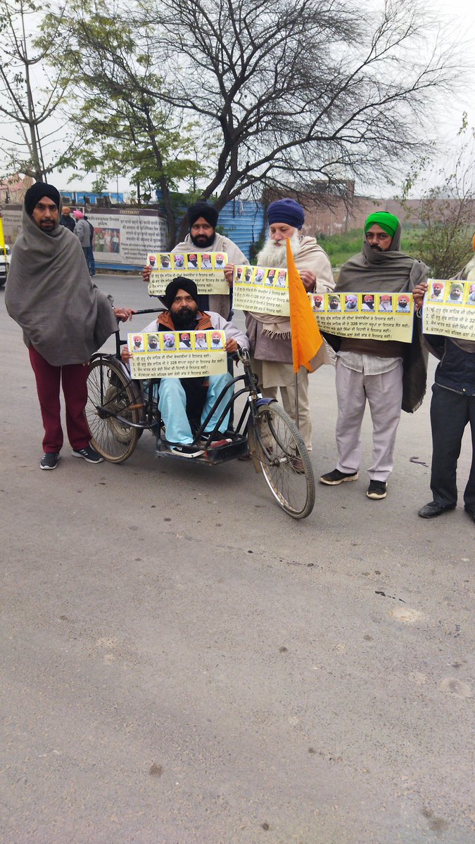 mlpannu's tweet photo. #Punjab ਅੱਜ ਬੜੋਦੀ ਟੋਲ ਪਲਾਜ਼ਾ  #ਲੋਕ_ਹਿੱਤ_ਮਿਸ਼ਨ ਟੀਮ ਵਲੋ 11 ਬਜੇ ਤੋਂ 2 ਬਜੇ ਤੱਕ ਬੰਦੀ ਸਿੰਘਾਂ ਦੀ ਰਿਹਾਈ ਲਈ ਸ਼ਾਂਤਮਈ ਢੰਗ ਨਾਲ ਜਨਤਾ ਲਈ ਫ਼੍ਰੀ ਕਰਵਾਏ ਜਾ ਰਹੇ ਹਨ । 
@phool_surjeet @MajorSi55323658 @mandeeppunia1 @Iam_MKharaud @JasbirMalhi1 @SGPCPresident @SGPCAmritsar @ptcnews https://t.co/Af0HaNVyYW