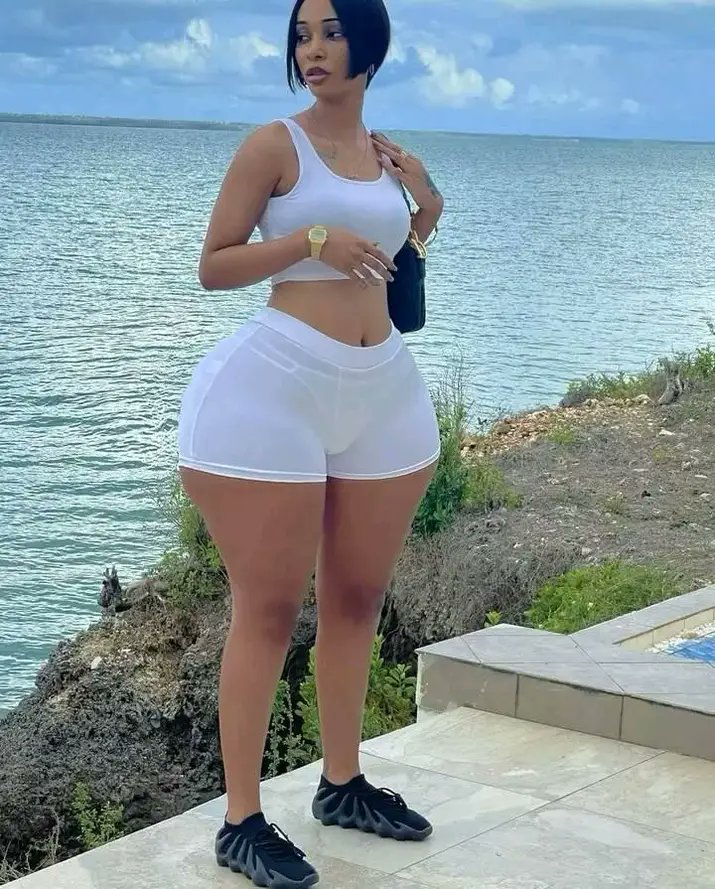 Na hii mvua nikimpata kam huyu..... uuuuwiiii kmmk namwaga hadi akili nabaki hohehahe🤣🙌🙌🍑🍑