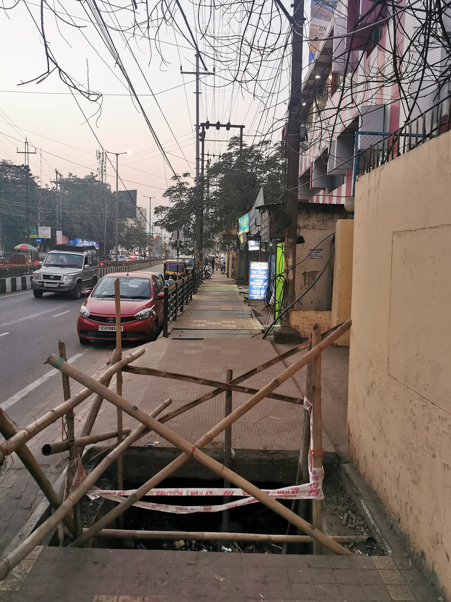 Pri_Borpujari's tweet image. Who needs to audition for shows where you have to prove your bravado, when the #footpaths of #Guwahati offer ample opportunities.
Try this at night. It's fun being a #pedestrian.

This is outside a newspaper office.
A city where local investigations hardly explore civic issues.