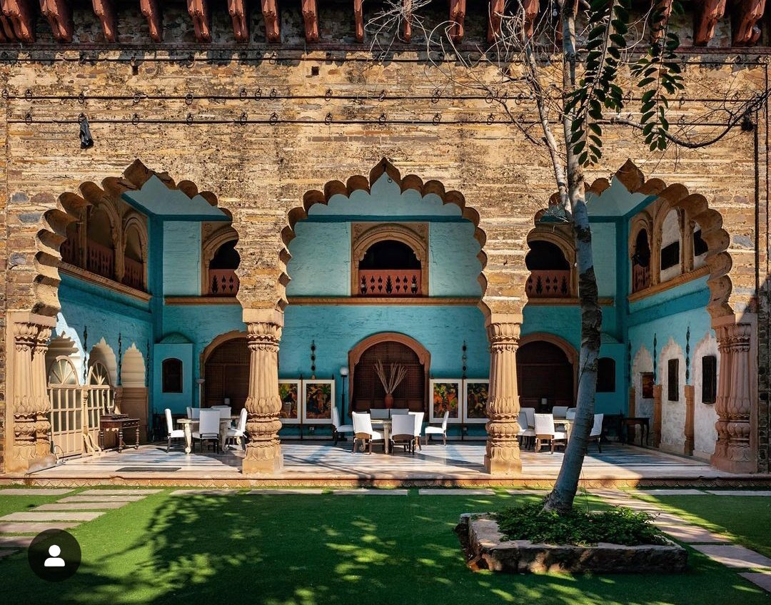 authindia's tweet photo. "A people's relationship to their heritage is the same as the relationship of a child to its mother."-John Henrik Clarke
Tijara Fiet Palace, Alwar 📸 by Adhiraj Segel. 
#art #travel #heritage #architecture #interiordesign #quote #photography #NaturePhotograhpy #IncredibleIndia https://t.co/QZmOByUkns
