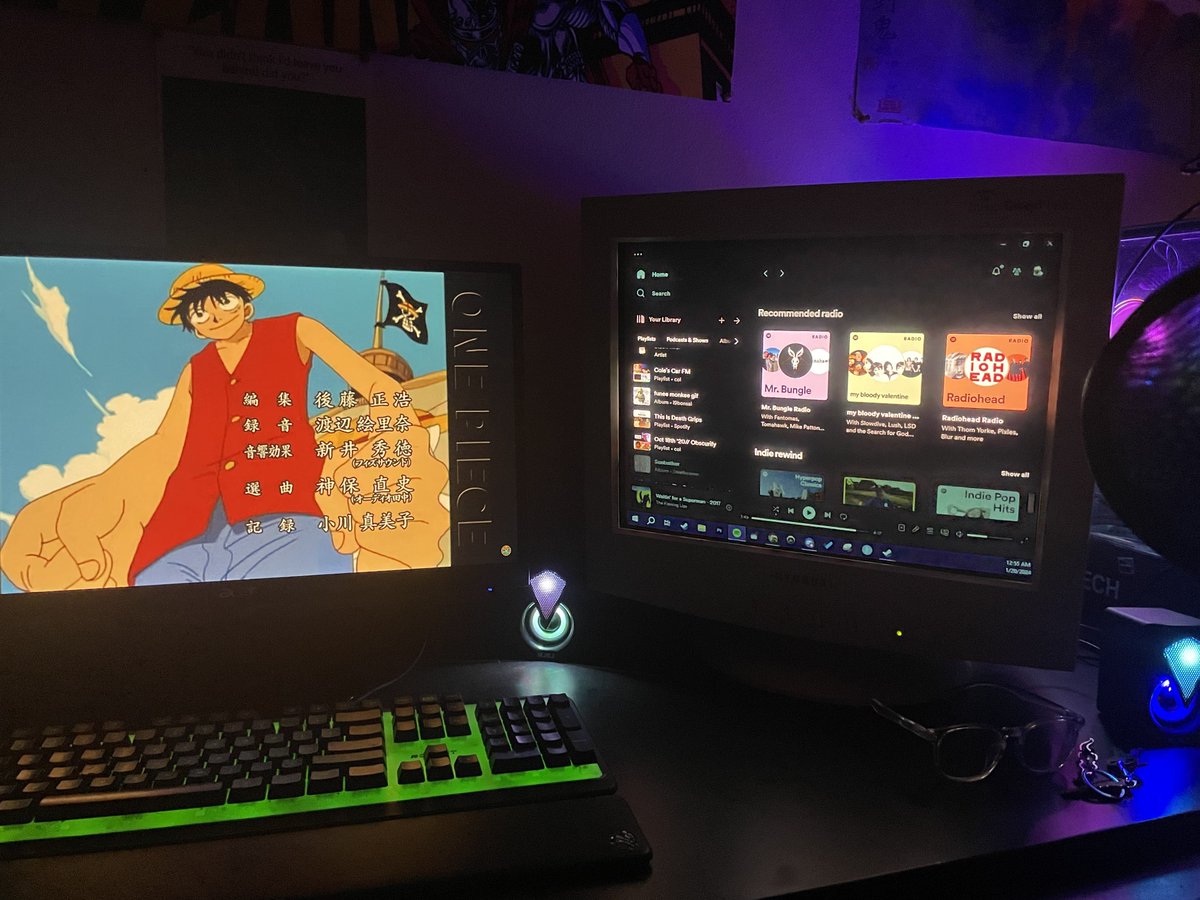 sahelanthropit's tweet photo. if you walk into my dorm and dont compliment my crt its like you saw me bleeding on the street and kept walking https://t.co/teBwFTzPOO