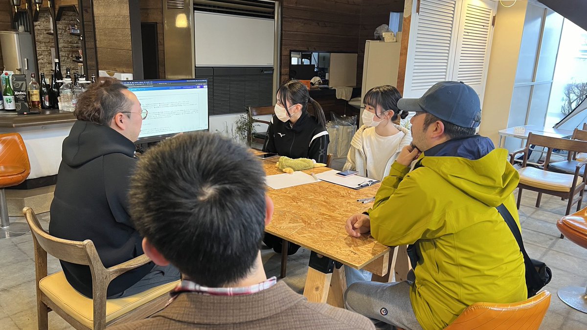 yushi_yus's tweet photo. 地域課題解決プロジェクト

年末年始でバタバタと空き家活用グル��プ2グループ目を実施しました！
地元高校生２人のグループです

今までのグループとは違い、十和田には課題より楽しいところがいっぱいあると話す２人

ほぼ企画内容は決まり、ここからさらに具体性を深めていきます！

#横から交差点 https://t.co/M9pbbkIO6I