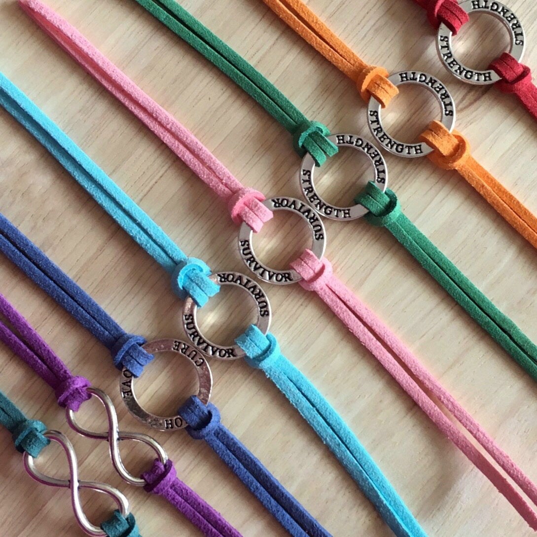 Magic Mixes can help you build your own awareness bracelet with your own choice of coloured suede, centrepiece and charm

Find these in their #ConsciousCrafties shop here: consciouscrafties.com/handmade-gifts…

#SBS #SBSWinners #HandmadeGifts #HealthAwareness #AwarenessBracelet #ChronicIllness
