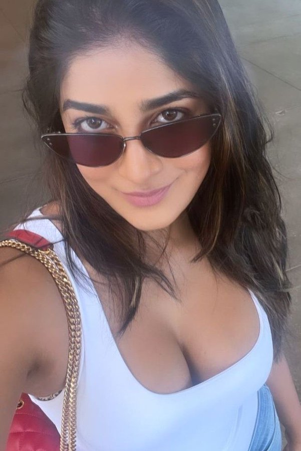 GERHoqcbsAALVUg?format=jpg&name=900x900