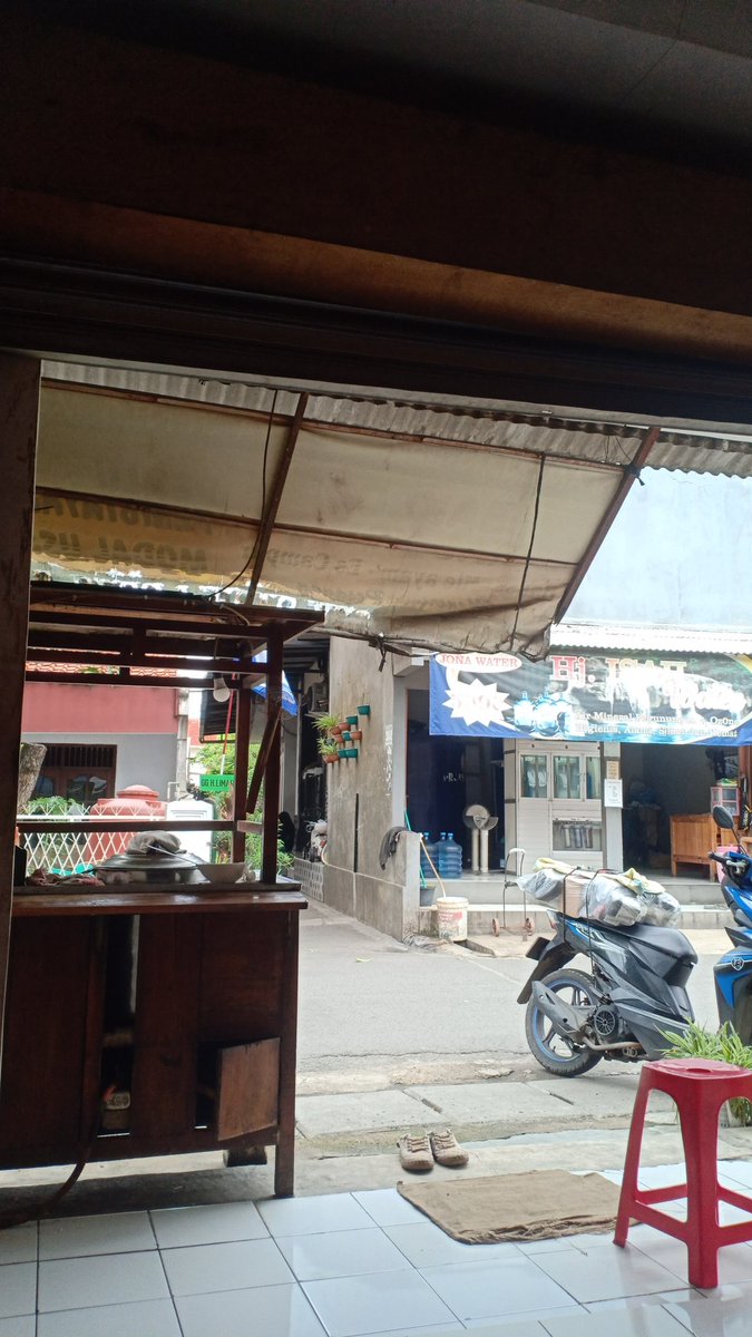 stwnel's tweet photo. panas kepanasan ujan keujanan https://t.co/r4wrCup2Yk