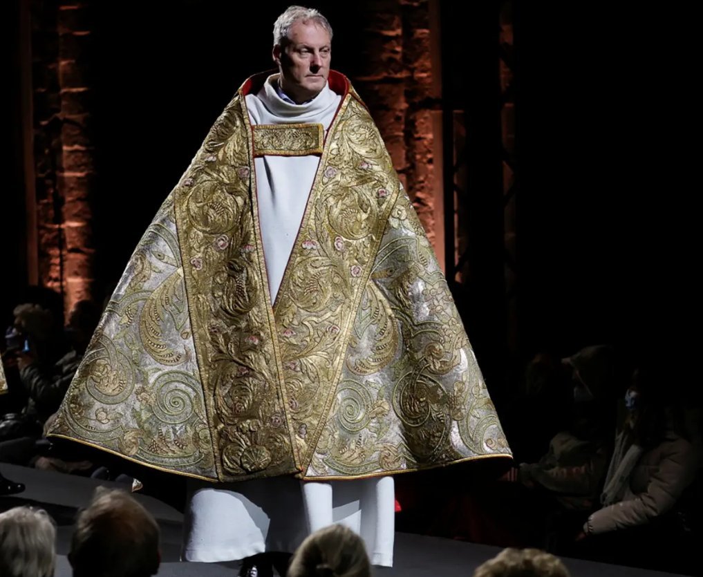 Tout quitter pour devenir un papillon de nuit.