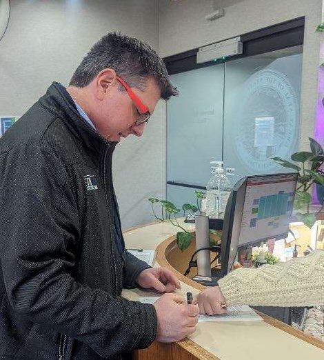 It’s official! I completed the paperwork to become a candidate for Nebraska Legislature, District 21. 

If you want to show your support for our campaign to bring experienced, common sense leadership back to the Unicameral, consider donating $21 today. secure.actblue.com/donate/friends…