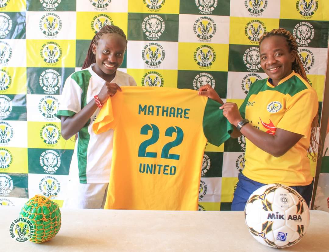 These photos will go down in the history books as Coach Aluoch Ann 'coach aunty' welcomes her daughter Jane Hato at Mathare United Women fc. This is interesting. #FootballKE #AfricanFootball #womenfootballke