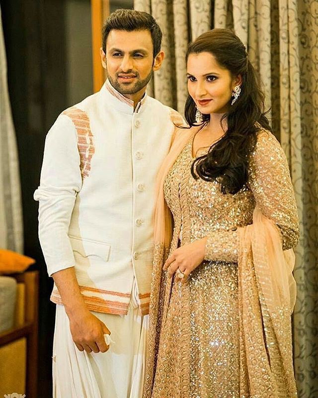 faltubatnh's tweet photo. Love marriages are scary what if he:
#ShoaibMalik https://t.co/OZjh7FrmQP