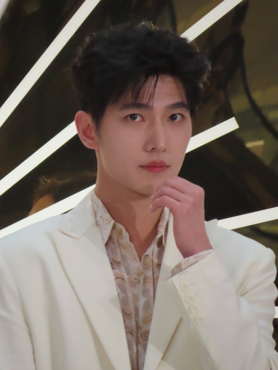 YangYang061122's tweet photo. How to be yours🫠

YangYang GBA Guerlain
#YangYang��洋 
#YangYangxGuerlain
GuerlainxYangYang https://t.co/oldUczTDhB