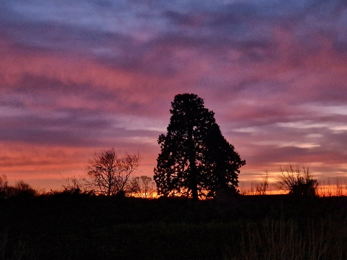 Beauty out there right now, at Shutlanger @ThePhotoHour @StormHour @NNskies #SaturdayMotivation #SaturdayMorning