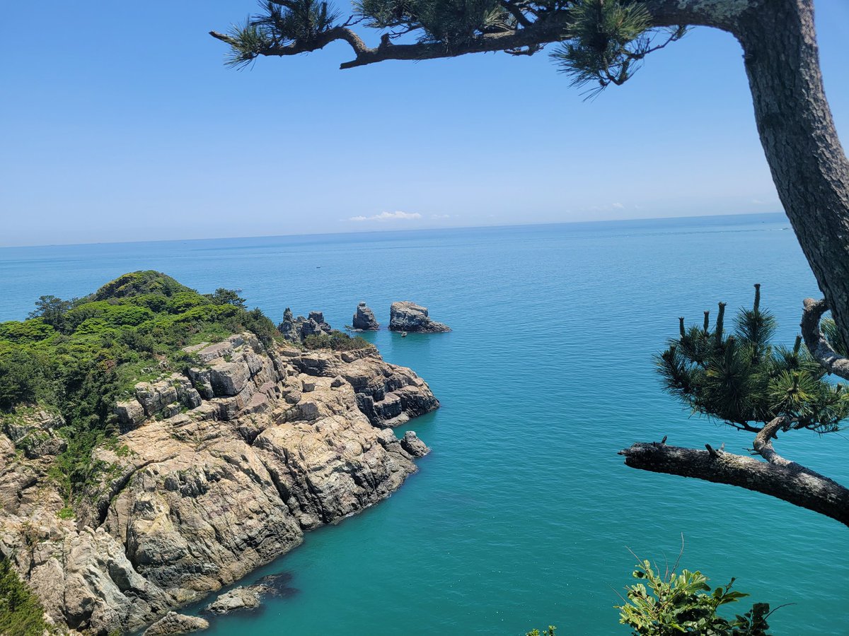 비오는 토요일 집에만 있네요 
심심해라 어디 야하게 놀곳 없을까요...