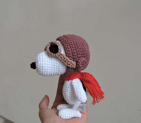 in love with these crochet snoopies