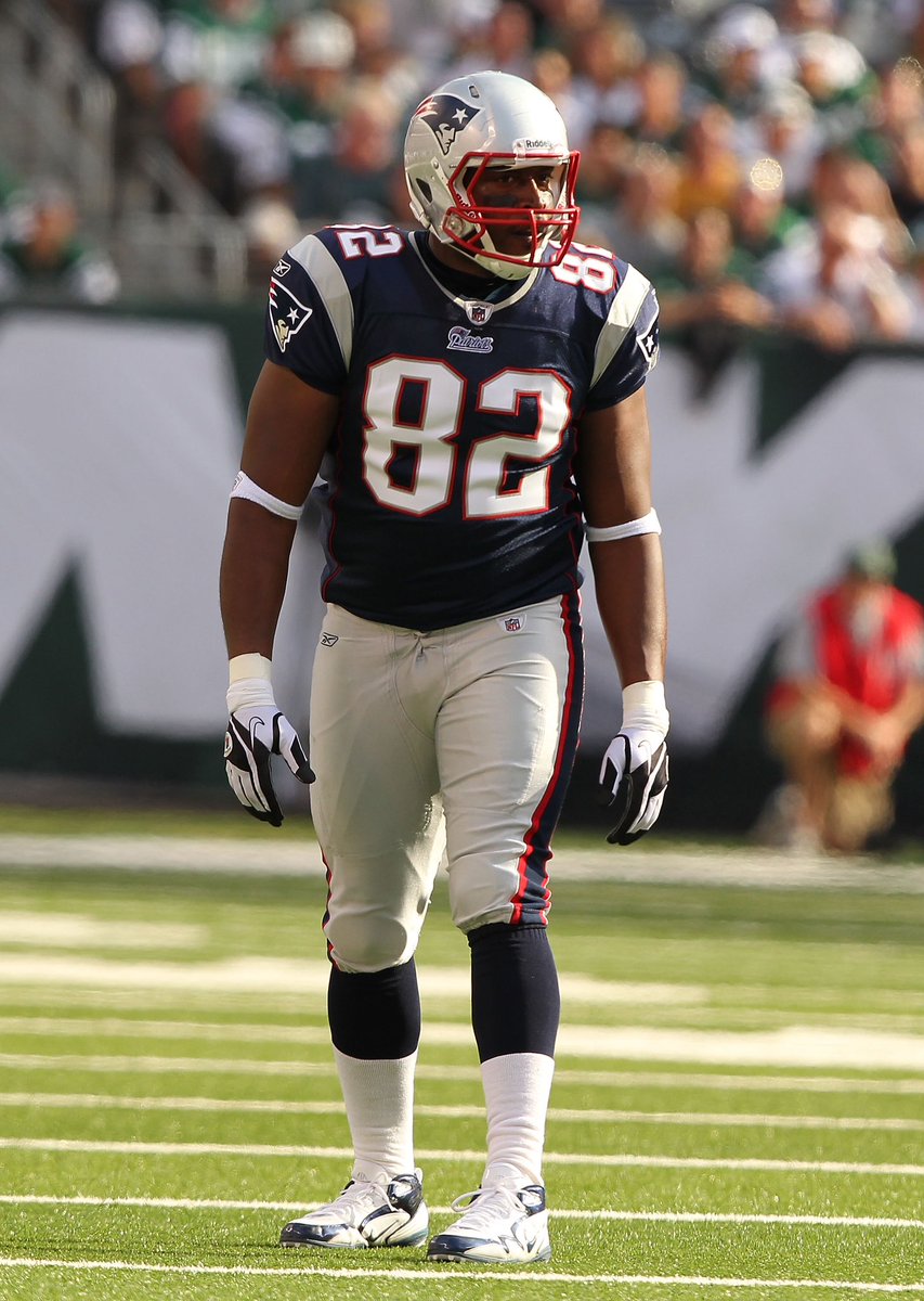 foonoof's tweet photo. @MockDraftGuyYT Patriots legend Alge Crumpler https://t.co/IkqXAPPnx5
