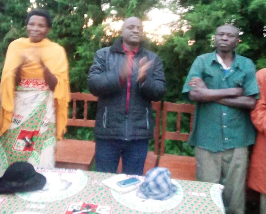 CnddFddMatana's tweet photo. #Burundi:uyu 19/01/2024 munamashingiro #Mugure komite @CnddFdd kumutumba #Tara agacimbiri #Karambi yagirisha inama abagumyabanga mukwibukanya aho bageze mw'iterambere,akarangamutima,guteramira amahoro n'umutekano no kwinjiza abanywanyi bashasha.@CNDDFDDBurunga,@DorianeMunezero https://t.co/M44PSDkV3q