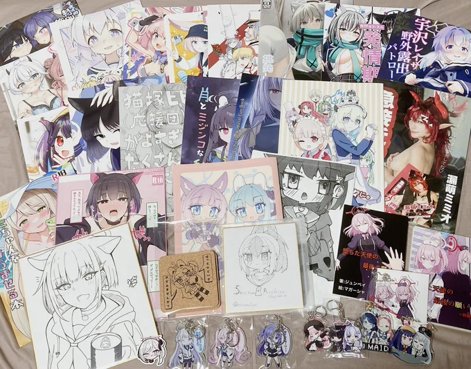サンアカ4戦利品です
本もグッズもたくさん買えて幸せ…♡ 