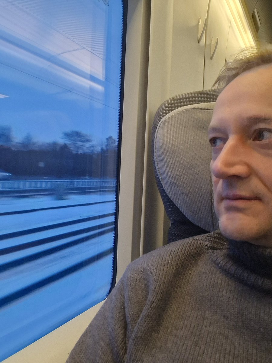 MichaelThode's tweet image. Nachdenklich auf dem Rückweg von einer Fortbildung zu Künstlicher Intelligenz.