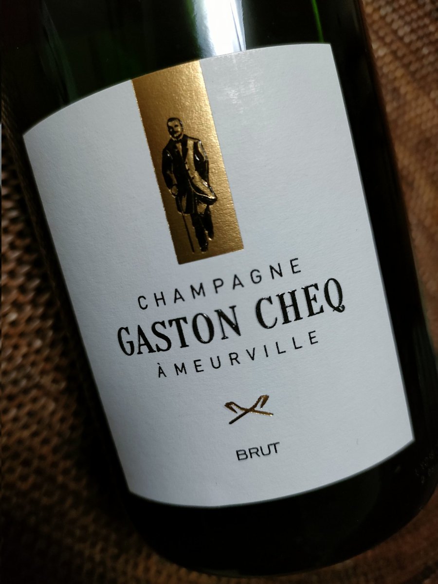 hokkaido_wine's tweet image. 正月で体重増えたので、チョコザップにでも行くべきでありますかね😊？キャンペーン中で迷う🤣。

でも酒は止められないであります😇。
（ソムリエ課長）